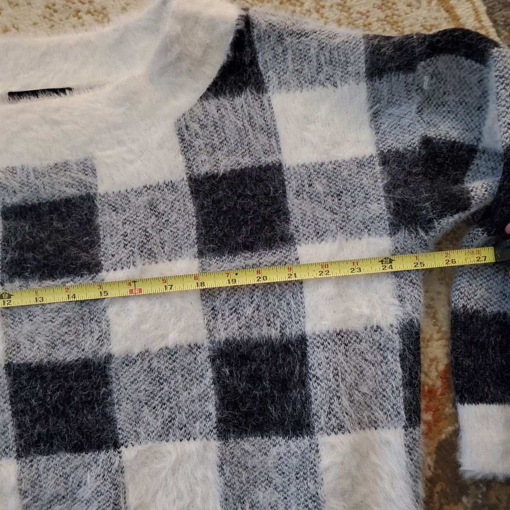 EXPRESS Furry Buffalo Check Cozy Soft Cabincore Sweater L - Picture 7 of 10